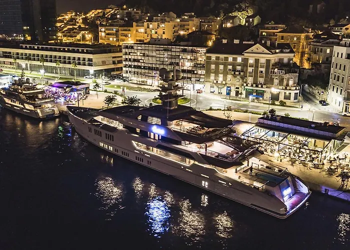 West Coast Apartament *